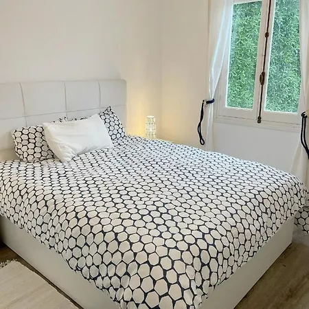 Hébergement de vacances Casa Con Piscina Compartida En Addaia *
