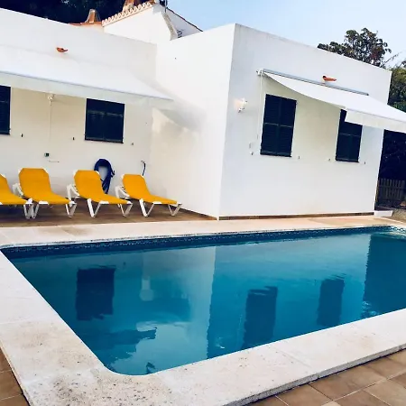 Vakantiehuis Casa Con Piscina Compartida En Addaia *