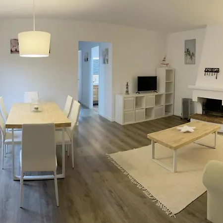 Casa Con Piscina Compartida En Addaia Holiday home