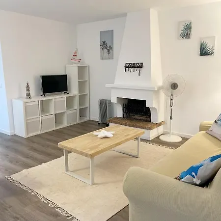 Casa Con Piscina Compartida En Addaia