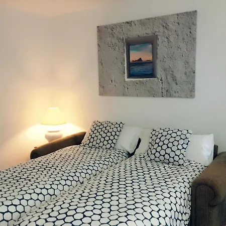 Casa Con Piscina Compartida En Addaia 度假居